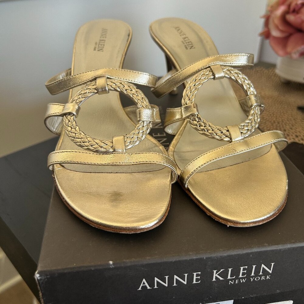 Anne Klein leather shoe and sole